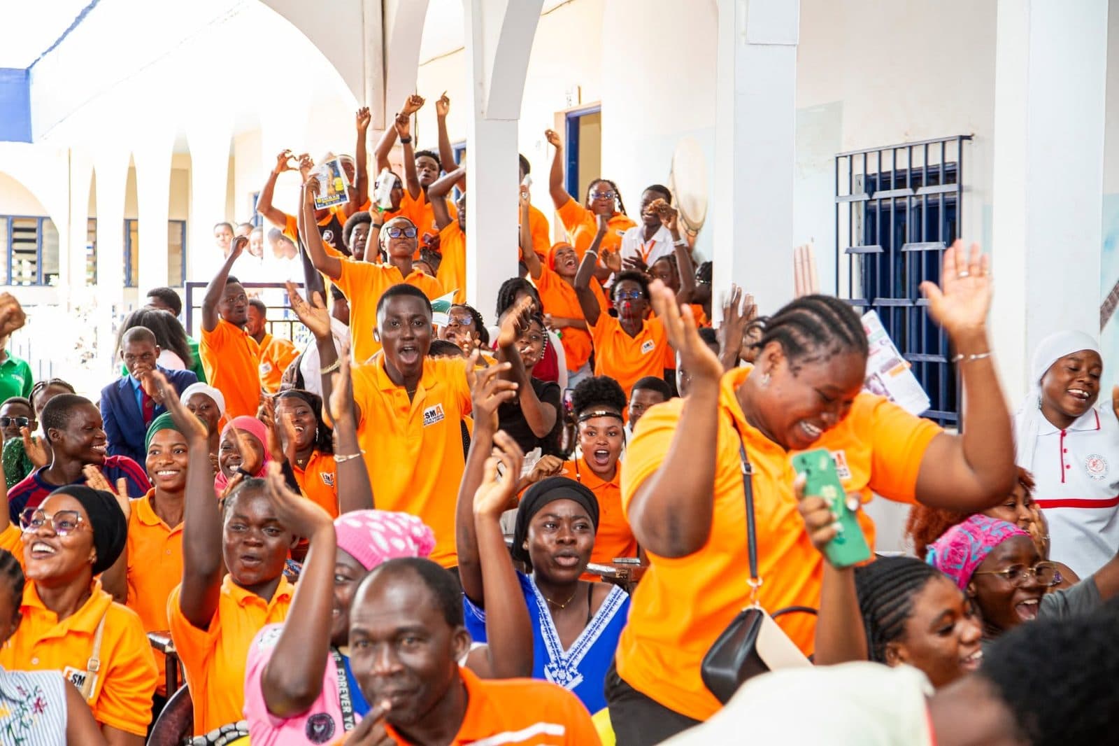 Mobilisation d'élèves avec Gbêkê FM